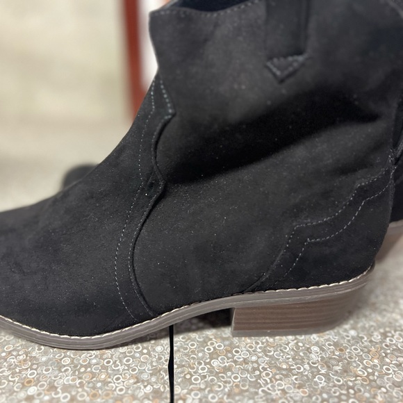 Booties - Picture 5 of 7